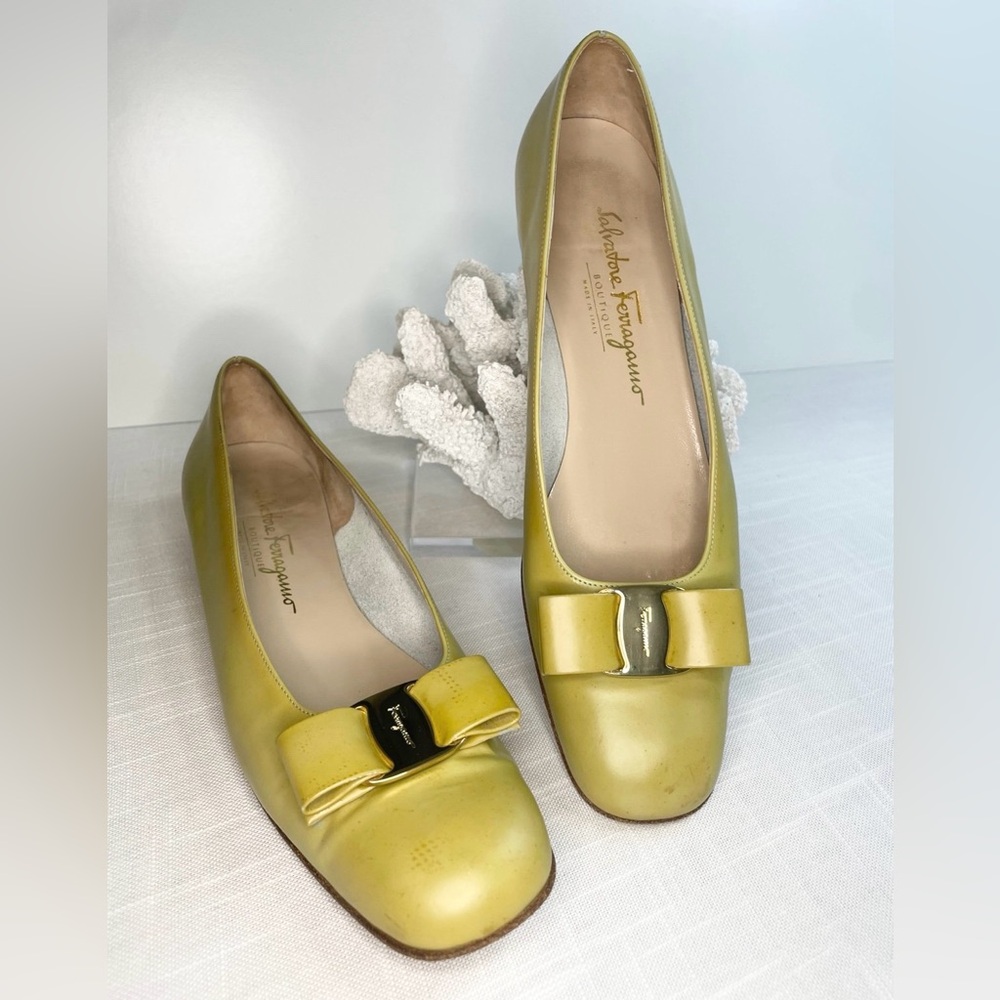 Salvatore Ferragamo Farbara Flats / Vintage / size 9/10 narrow